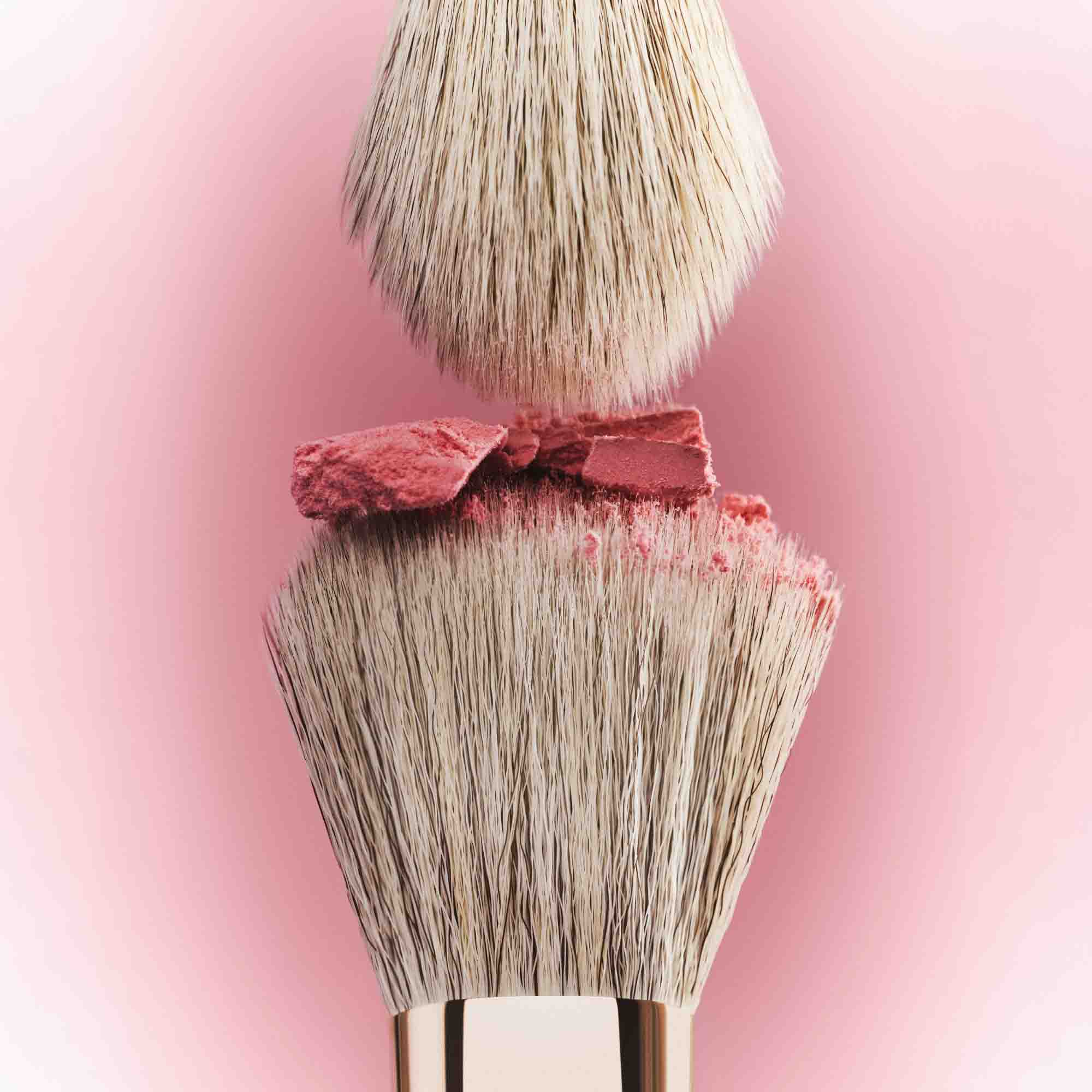DUAL-ENDED TRANSITION BLUSH BRUSH (BROCHA DOBLE PUNTA)